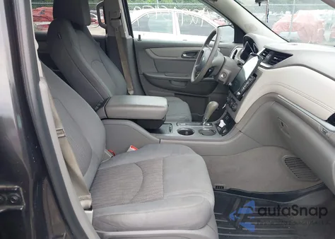 2017 Chevrolet Traverse Ls z USA, uszkodzony, nr VIN 1GNKRFKDXHJ330372